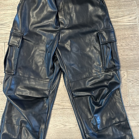 7 For All Mankind Black Faux Leather Cargo Bottom Draw String Size XS & Small - Picture 7 of 9